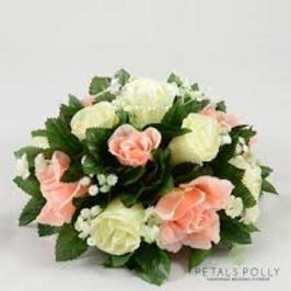 Round shape table fresh flower